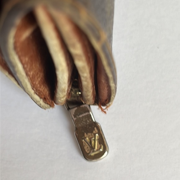 Louis Vuitton LV Monogram Snap Wallet - Picture 15 of 17
